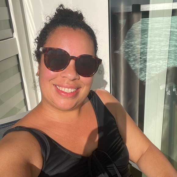 Meet your Posher, Simone - Picture 5 of 7